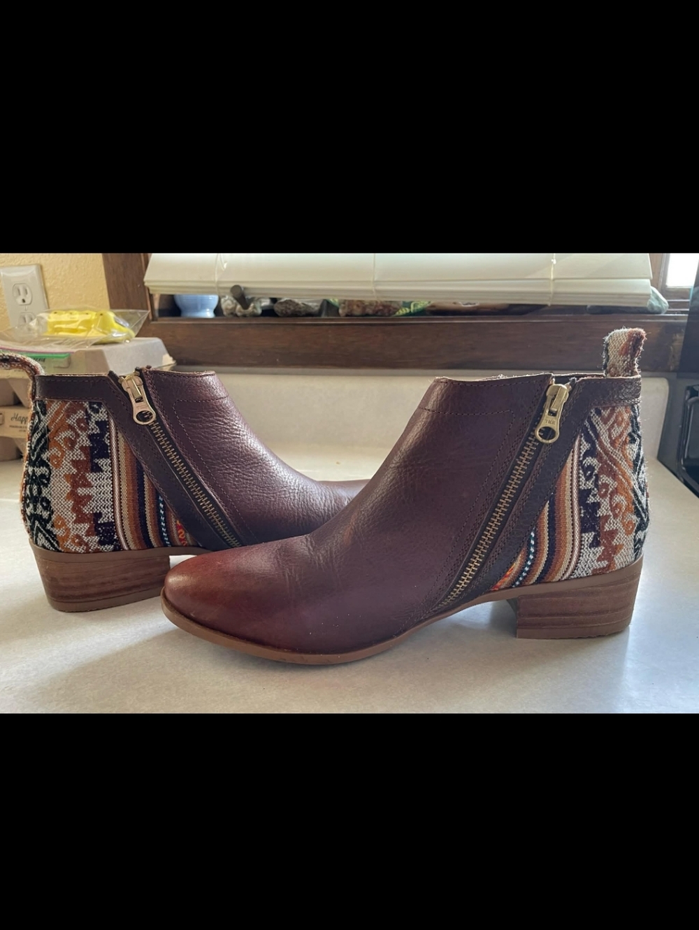 Inkkas Brown Leather Ankle Booties w/Woven Multicolor Heel Size 9 Ex Condition